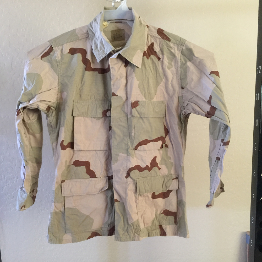 Like New Authentic Desert CAMO Military Top
